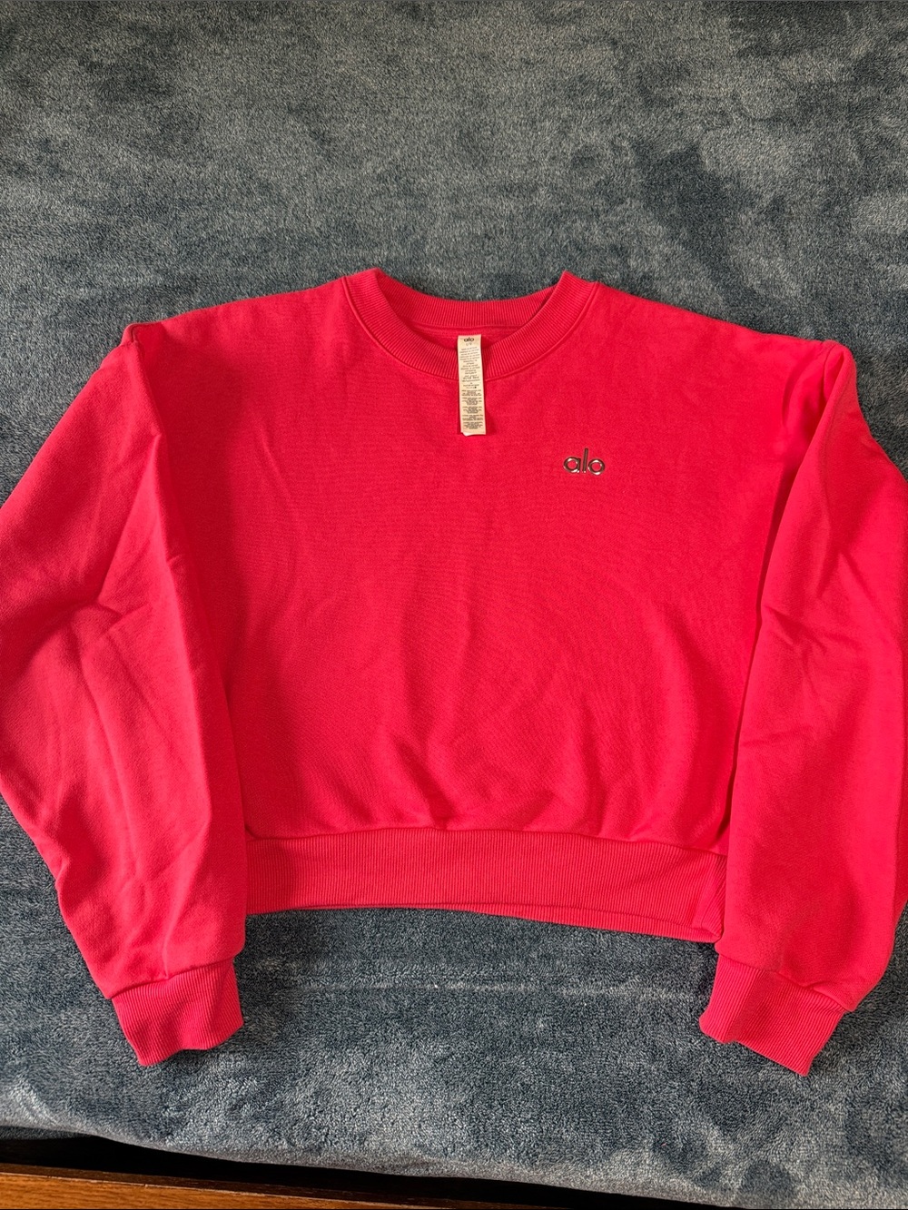 ALO Yoga Hot Pink Cropped Crewneck Sweatshirt -Candy Apple Red